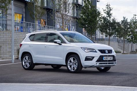 28 se 30 se technology 32 fr 34 fr sport 36 xcellence 38 xcellence lux 40 colours 03 at your service. Seat Ateca FR 2018 Review - Car Keys