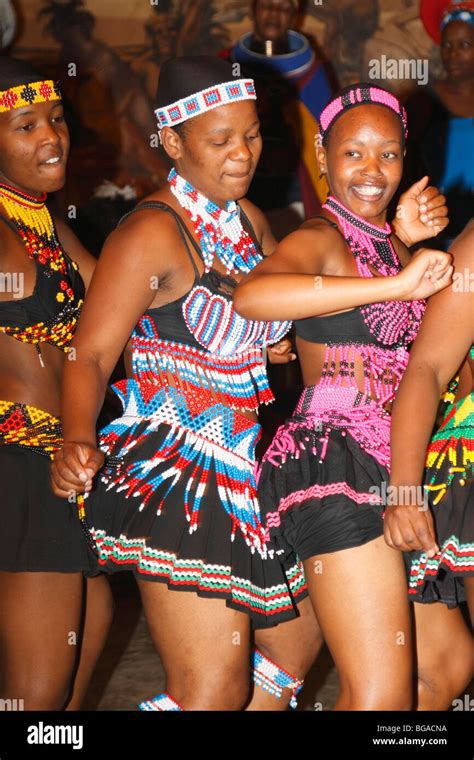 Zulu Girls Fotos E Imágenes De Stock Alamy