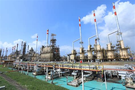 Kilang pertamina di cilacap pagi tadi tepatnya pukul 04.50 tadi terjadi ledakan dan mengakibatkan kebakaran hebat. Produksi Green Diesel & Green Avtur, Kilang Pertamina ...