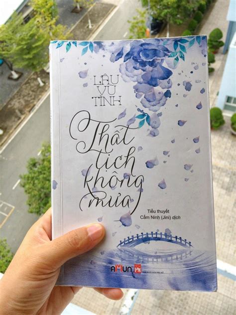 Từ nhỏ cô đã thầm yêu anh, như số kiếp không thể thay đổi tình yêu trong sáng ấy, như lần đầu được nếm mùi vị của quả khế mới chín. Thất tịch không mưa: Khi tình yêu không thắng nổi số phận