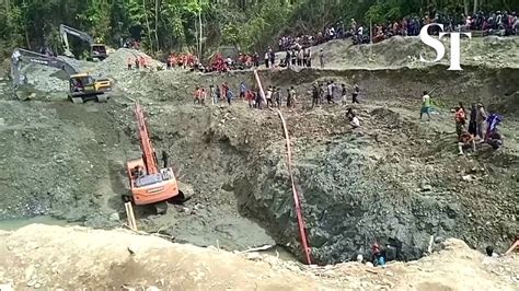 Rescuers Hunt For Survivors After Indonesia Landslide Youtube