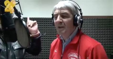 Rossi viene coinvolto nello scandalo del. Paolo Rossi in versione cantante: su TikTok il video in ...