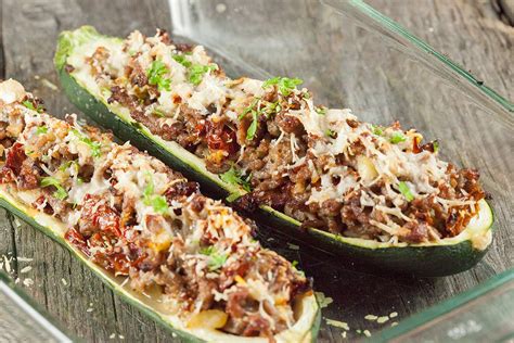 We love zucchini boats, i originally got the inspiration for this dish from these sausage stuffed zucchini boats, another stuffed zucchini favorite! Minced meat stuffed zucchini boats - ohmydish.com