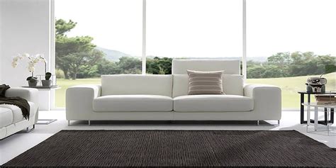 Our italian leather sofas and armchairs stand out for their style and versatility, thanks to the rich variety of modern & design italian sofa and the possibility to adapt the measurements of your sofa to specific room conditions. Italian Leather Sofa Musica by Calia Maddalena