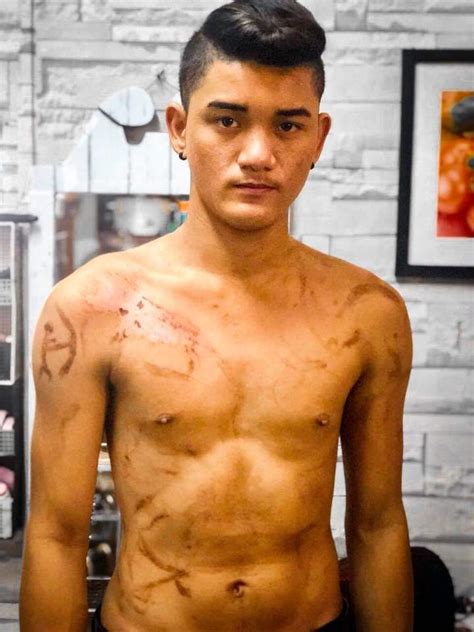 Peel the henna paste off the body. PSA This is what cheap henna tattoo ink can do to your ...