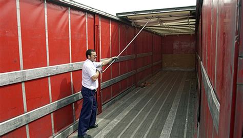 Tweeting about the incident in the early hours of this morning, officers revealed the hgv was heading towards manchester from huddersfield. Tautliner Trailer | Denby Transport Limited