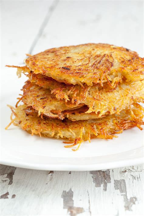 Spread in an even layer; Hash browns - ohmydish.com