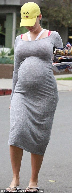 news relationship health and fashion heavily pregnant amber rose displays her huge belly in a
