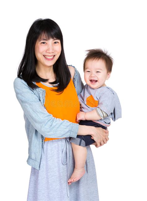 Mamá Japonesa Y Su Bebé Imagen De Archivo Imagen De