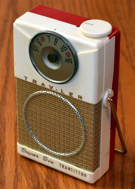 Vintage Hitachi Transistor Radio Model Th 627r Am Band 6 Transistors