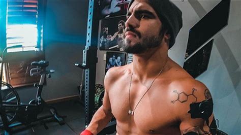 Check out full gallery with 73 pictures of caio castro. Caio Castro passa o Dia dos Namorados acompanhado