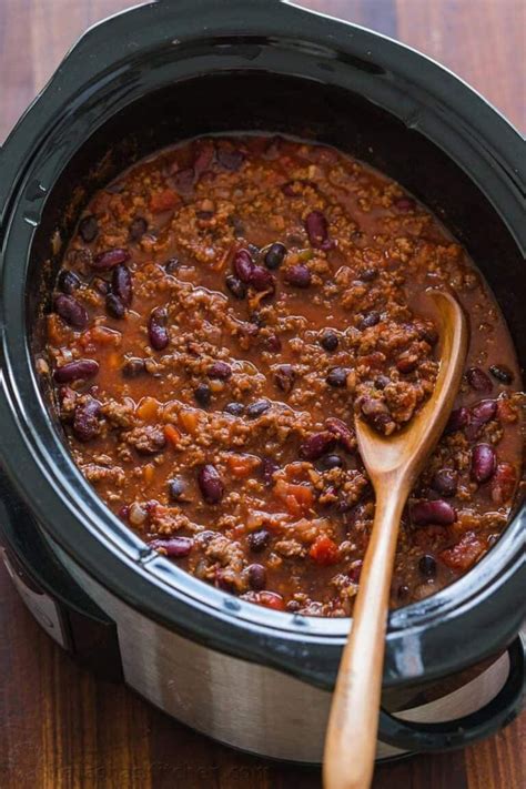 An Easy Crockpot Chili Recipe With Ground Beef Beans Tomato Sauce