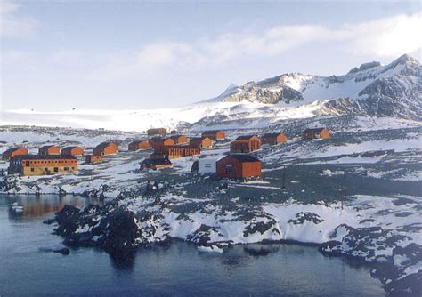 Las islas malvinas son un hermoso archipiélago natural ubicado en la plataforma continental de américa del sur, dentro del atlántico sur que argentina denomina su mar argentino. Islas Malvinas