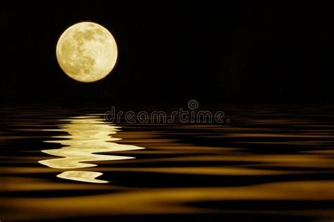 Yellow Moon Over Sea Stock Image Image Of Lunar Moonlight 74353167