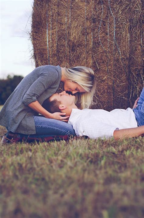 Fall Country Engagement Photo Ideas
