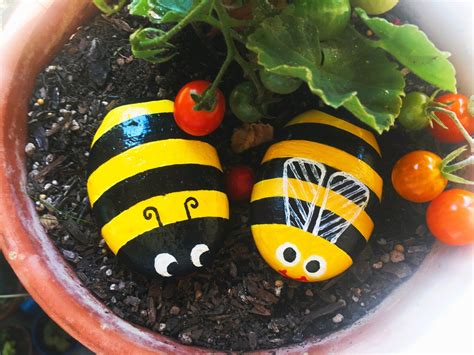 Painted Bumble Bee Stones Paperweights Bumble Bee Art Painted