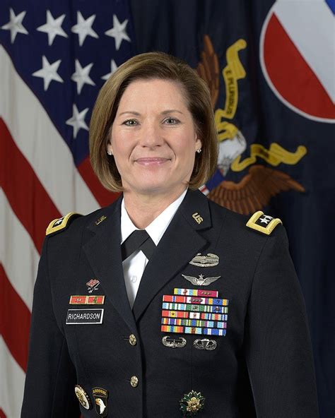 Breaking Barriers Us Armys Largest Command Welcomes First Female Leader