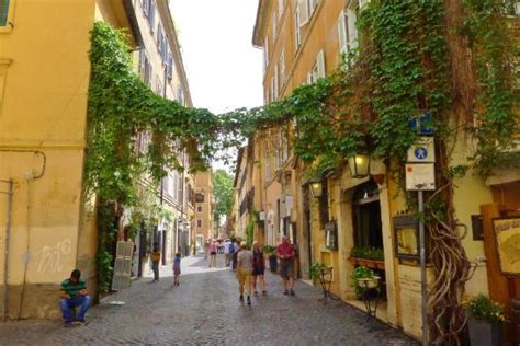 Via Della Lungaretta Picture Of Trastevere Rome Tripadvisor