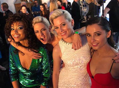 Elizabeth Banks Shares A Behind The Scenes Pic From Charlies Angels Set