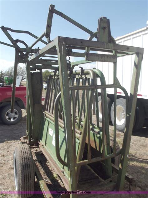Powder River Portable Squeeze Chute In Perryton Tx Item A5376 Sold