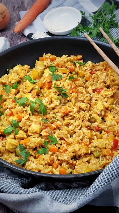 Asiatische Reis -Pfanne mit Hähnchen