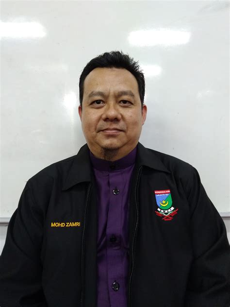 Adapula pondok yang juga menyisipkan pelajaran umum serta pendidikan islam disamping menghafal al quran. Tentang Kami - SEKOLAH MENENGAH AGAMA AL TAQWA (SMAT)