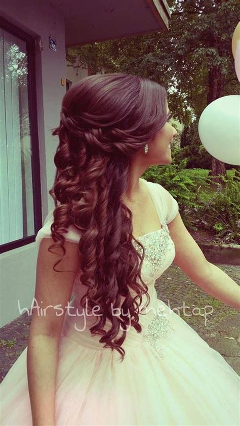 hermoso cabellera con el pelo rizado quincenera hairstyles quince hairstyles hairstyles