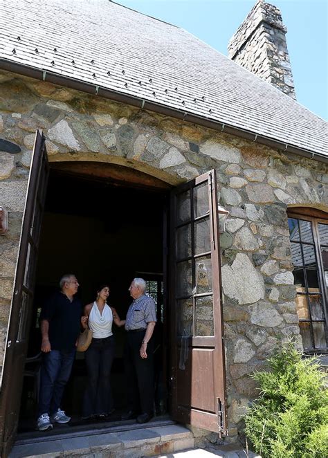 Carpenters Son Returns To Visit Cohasset Castle His Father Built