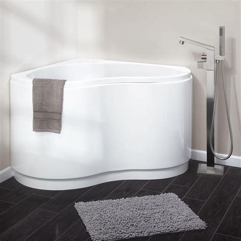Two person jetted bathtub with air bubble , heater, touch panel 70.5x 47.5. 49" Kenora Acrylic Corner Tub - Bathroom