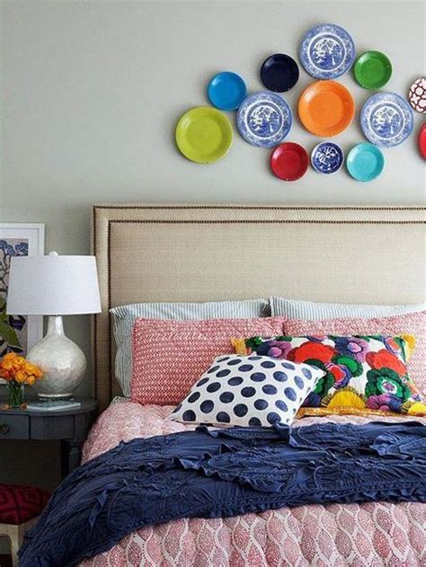 Agreed that moving into a new place entails immense amounts of stress but doing up your living space the way you want it will. 21 Modern Wall Decor Ideas Using Decorative Plates