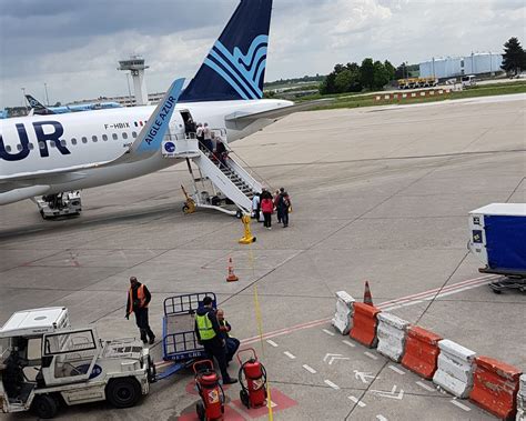 It said the government was mobilised to seek the best solution to preserve jobs and ensure the continuation of economic activities, it said. Avis du vol Aigle Azur Paris → Porto en Economique