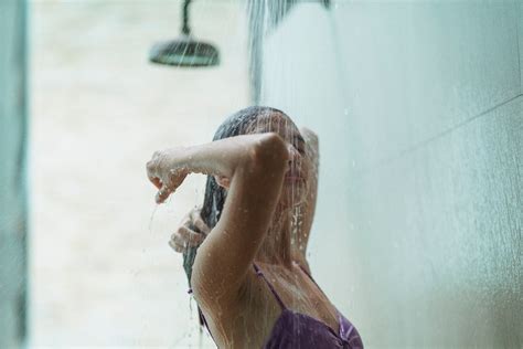 Reap The Insane Benefits Of Cold Showers Try This Real Life Superhero