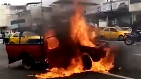 Insólito Prendió Fuego Su Camioneta Para Evitar Que Le Pusieran Multas Infobae