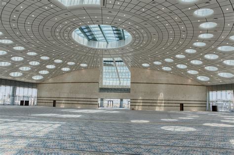 يتمّ استخدام شعار جامعة الامام الجديد في العديد من المعاملات واللقاءات الرّسميّة للجامعة، ويتكوّن هذا الشّعار من مسجد يتكوّن من حروف كلمة الإمام ويعلوه كتاب مفتوح يحتضن شعار المملكة العربيّة السّعوديّة، كما يحتوي. مسجد جامعة تبوك.. هندسة معمارية فريدة