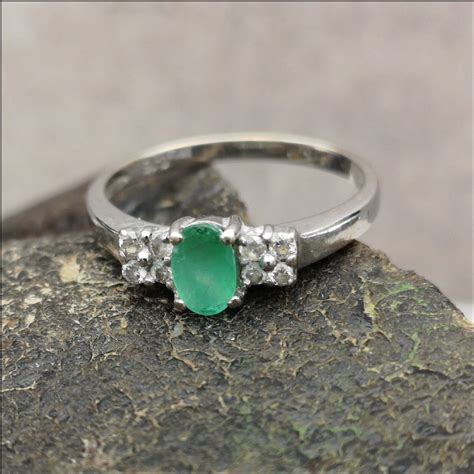 We design and sell to many shops and also buy and sell to trade throughout the uk, so if you have a design in mind, that. 18ct White Gold Art Deco Colombian Emerald & Diamond Ring ...