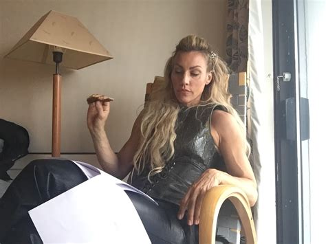 Känd från hawaii, oslo, dag, och underholdningsavdelingen. Silje Torp som Frøya: - Jeg liker å svette meg inn i ...