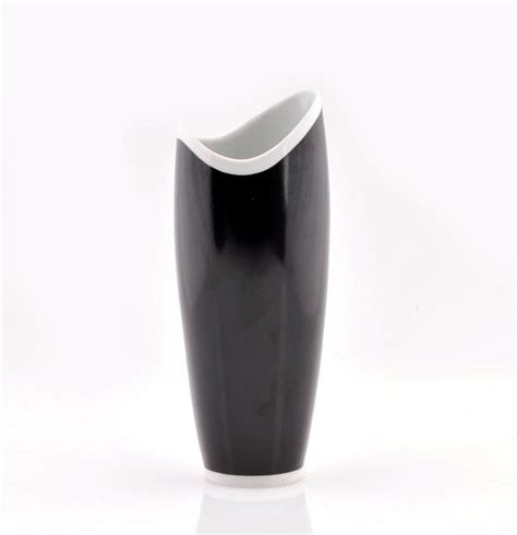 Vase Mid Century En Porcelaine Noire Et Blanche Par Jaroslav Jezek Pour