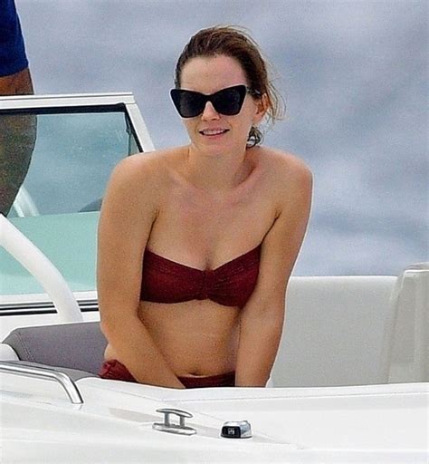 Hot And Sexy Emma Watson Bikini Photos In Knockoutpanties