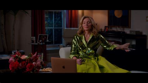 Apple Macbook Laptops In Glamorous S01e07 I Dont Care Who You Know