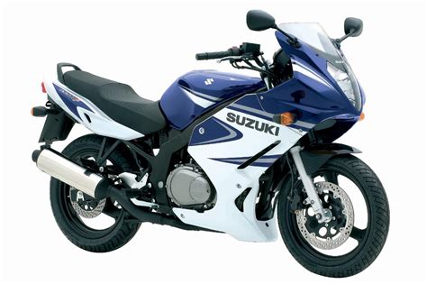 The most distinctive feature of the new gs500f is its fully enclosed fairing. 2006 Suzuki GS500F