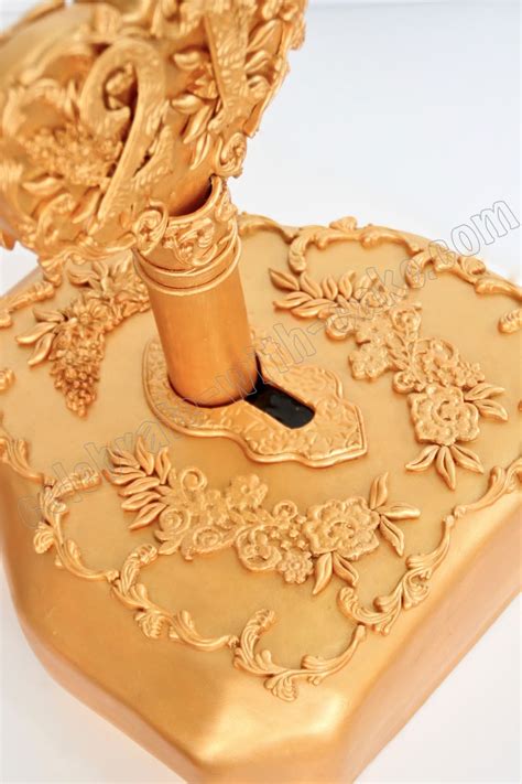 These are fantastic ideas for birthdays, mother's day, or even to get a jumpstart on christmas! Celebrate with Cake!: 21st Birthday Vintage Lock & Key Cake