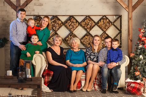Вся семья в сборе семейная фотосессия для четырёх поколений с бабушками и внуками Семейный и