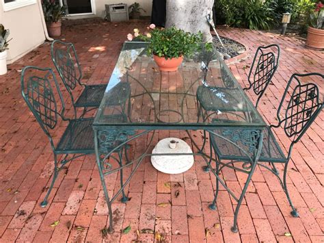 Wrought Iron Outdoor Patio Table With Glass Top And 4 Chairs 54w X