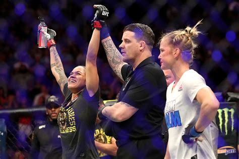 Ufc Amanda Nunes Poses Naked With Her Championship Belts Foto De