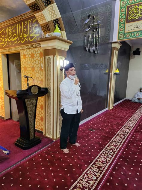 Dmi Halim Perdanakusuma Bagikan Sembako Kepada Para Marbot Masjid