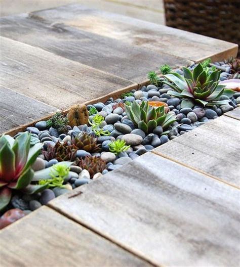 This one is also a costly house and costs over a million dollars. 49 Amazing Flower Beds Rocks Front House Ideas ...