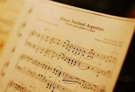 El 11 de mayo se conmemora el día del himno nacional argentino al recordarse la fecha en que la asamblea del año xiii sancionó como himno a la marcha patriótica que llevaba letra de vicente lópez y planes y música de blas parera. Por qué se celebra el Día del Himno Nacional argentino ...