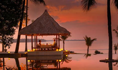 Romantic Hotel Stays In Bali Fall In Love All Over Again At The Oberoi Hotels Honeycombers Bali