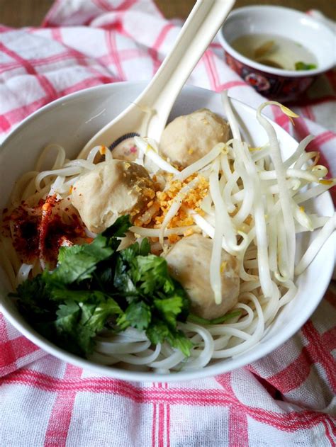 Because the original boat noodle aims to serve customers more than just food, their mission is to serve happiness in a bowl. Thai Noodle Soup (Kuay Teow) - Sav's Thai Kitchen | Recipe ...