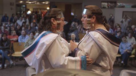 Inuit Throat Singing Sisters From Canada Inuit Singing Inuit People